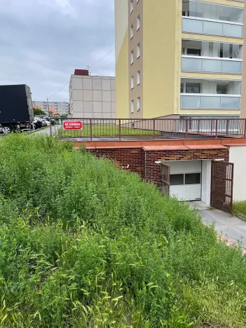 Pronájem garážového stání, Praha - Modřany, Na Cikorce, 20 m2