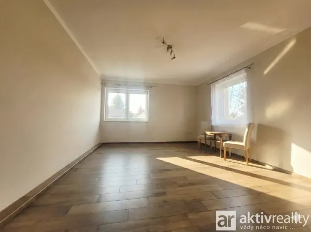 Pronájem bytu 3+1, Libiš, Za Kralupkou, 100 m2