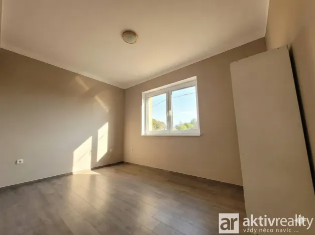 Pronájem bytu 3+1, Libiš, Za Kralupkou, 100 m2