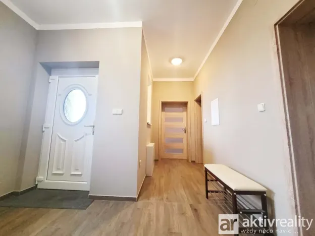 Pronájem bytu 3+1, Libiš, Za Kralupkou, 100 m2