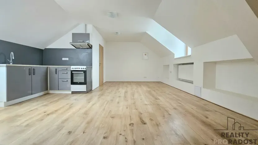 Pronájem bytu 1+kk, Třebotov, Hlavní, 36 m2