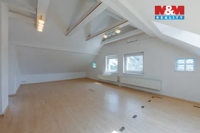 Prodej rodinného domu, Hroznětín, ČSA, 240 m2