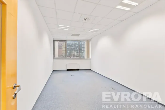 Pronájem kanceláře, Praha - Nusle, Doudlebská, 883 m2