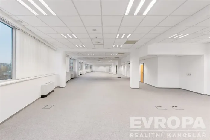 Pronájem kanceláře, Praha - Nusle, Doudlebská, 883 m2