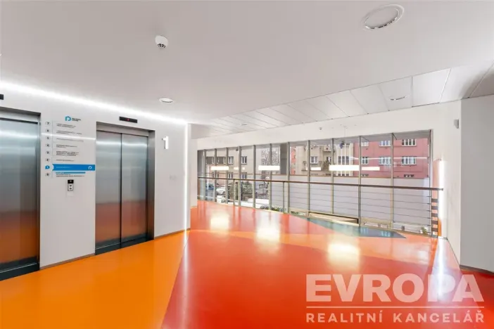 Pronájem kanceláře, Praha - Nusle, Doudlebská, 956 m2