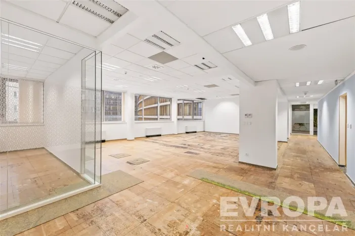Pronájem kanceláře, Praha - Nusle, Doudlebská, 956 m2