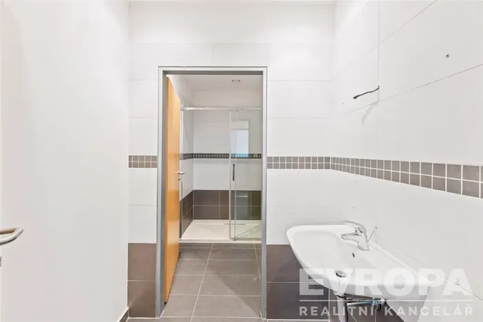 Pronájem kanceláře, Praha - Nusle, Doudlebská, 956 m2