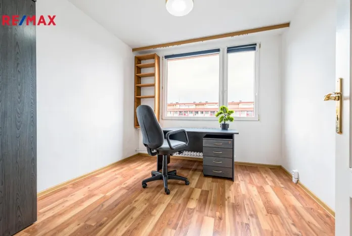 Pronájem bytu 3+1, Praha - Kobylisy, Famfulíkova, 67 m2