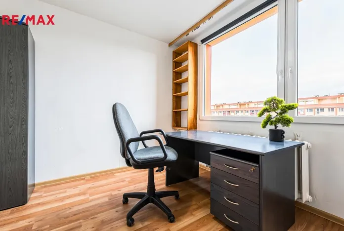 Pronájem bytu 3+1, Praha - Kobylisy, Famfulíkova, 67 m2