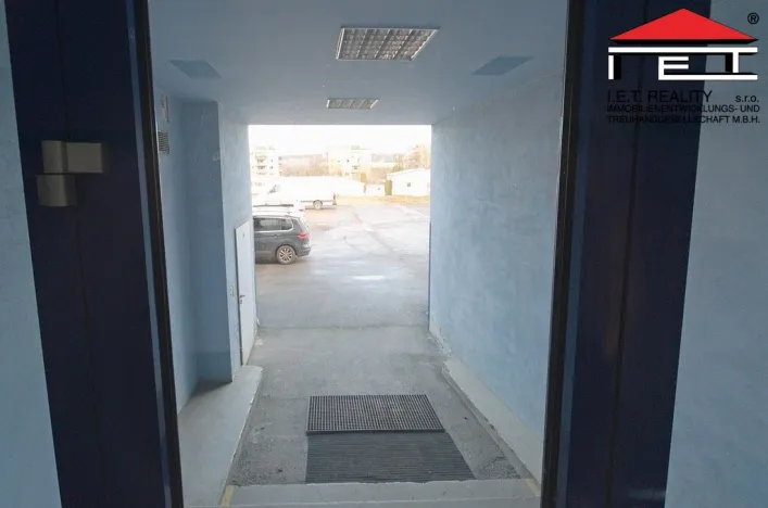 Pronájem obchodního prostoru, Praha - Hloubětín, Poděbradská, 115 m2