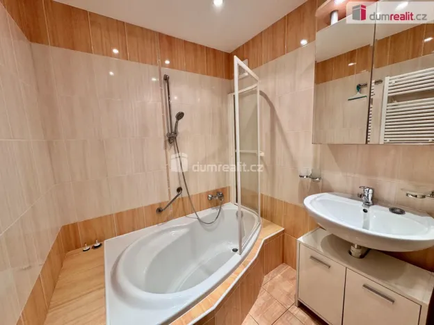 Pronájem bytu 3+1, Praha - Kobylisy, Chotovická, 70 m2