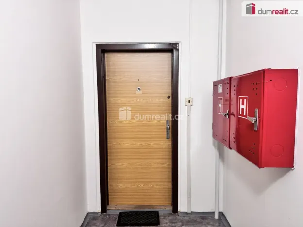 Pronájem bytu 3+1, Praha - Kobylisy, Chotovická, 70 m2