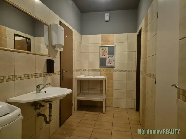 Pronájem restaurace, Praha - Letňany, 124 m2