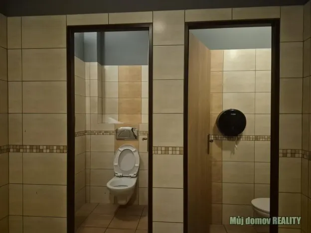 Pronájem restaurace, Praha - Letňany, 124 m2