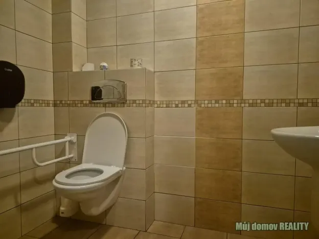 Pronájem restaurace, Praha - Letňany, 124 m2