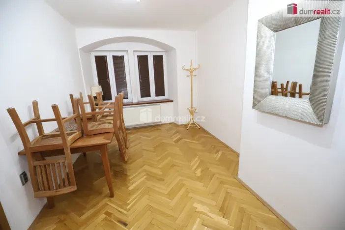 Prodej bytu 3+1, Cheb, Hradební, 52 m2