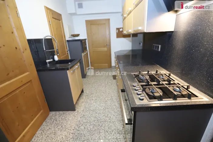 Prodej bytu 3+1, Cheb, Hradební, 52 m2