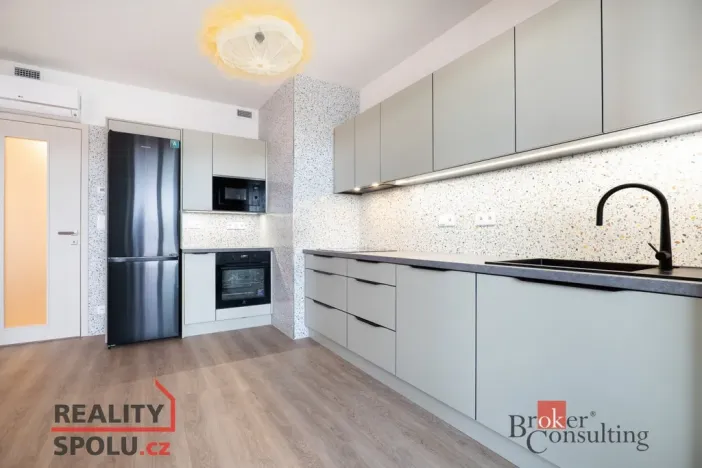 Pronájem bytu 2+kk, Praha - Hloubětín, Domalípova, 66 m2