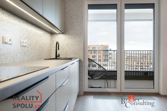 Pronájem bytu 2+kk, Praha - Hloubětín, Domalípova, 66 m2