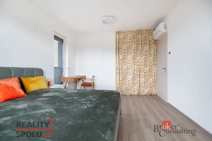Pronájem bytu 2+kk, Praha - Hloubětín, Domalípova, 66 m2