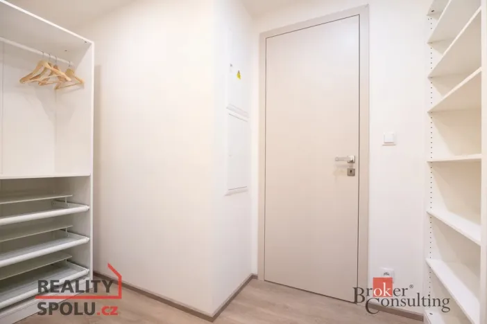 Pronájem bytu 2+kk, Praha - Hloubětín, Domalípova, 66 m2