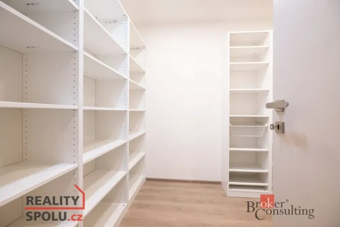 Pronájem bytu 2+kk, Praha - Hloubětín, Domalípova, 66 m2