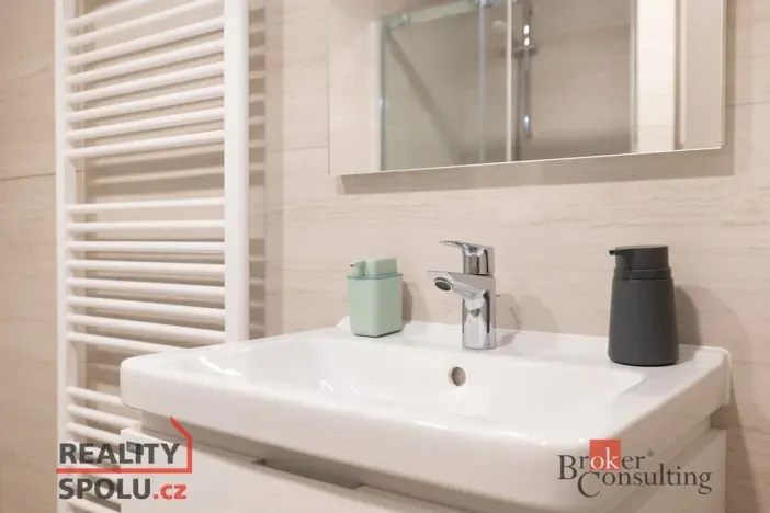 Pronájem bytu 2+kk, Praha - Hloubětín, Domalípova, 66 m2