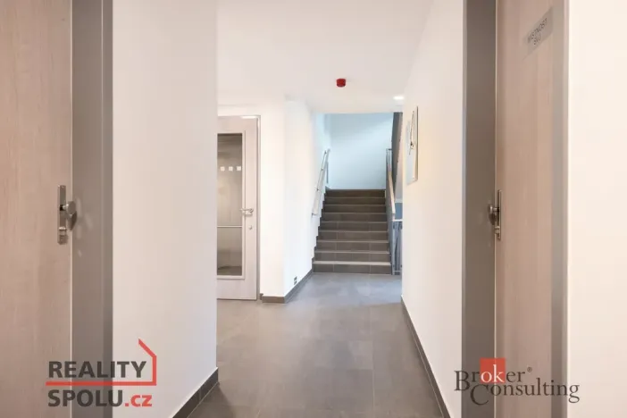 Pronájem bytu 2+kk, Praha - Hloubětín, Domalípova, 66 m2
