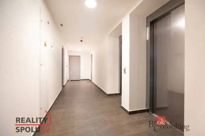 Pronájem bytu 2+kk, Praha - Hloubětín, Domalípova, 66 m2