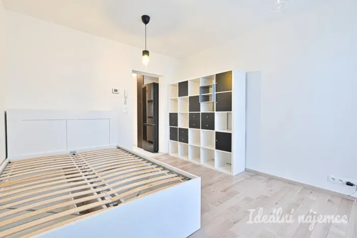 Pronájem bytu 1+1, Hovorčovice, U Špýcharu, 24 m2