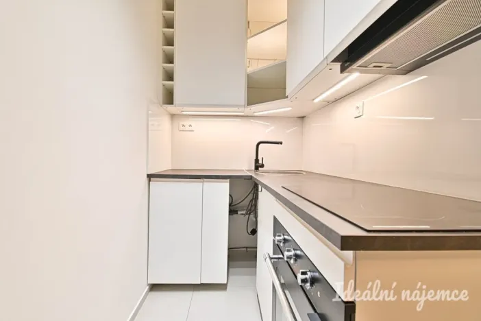 Pronájem bytu 1+1, Hovorčovice, U Špýcharu, 24 m2