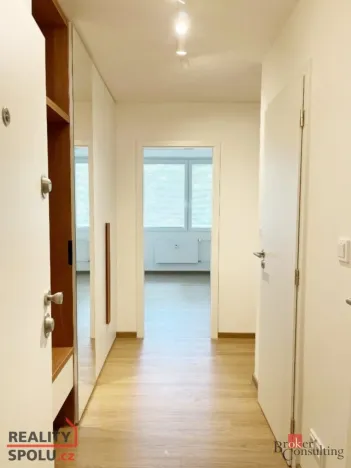 Pronájem bytu 2+kk, Praha - Kobylisy, Mirovická, 44 m2