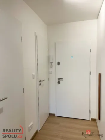 Pronájem bytu 2+kk, Praha - Kobylisy, Mirovická, 44 m2