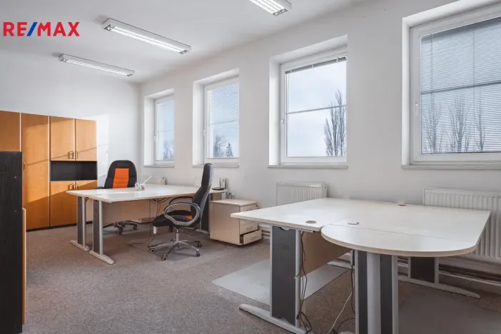 Prodej výrobních prostor, Okříšky, Za tratí, 2224 m2