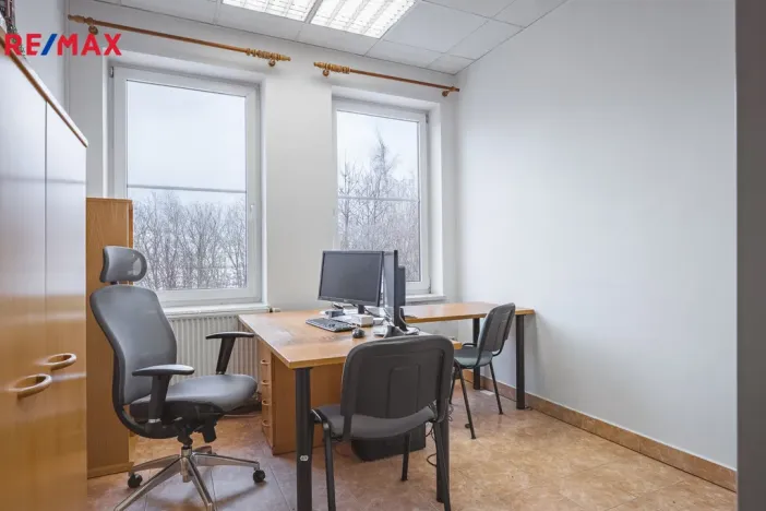 Prodej výrobních prostor, Okříšky, Za tratí, 2224 m2