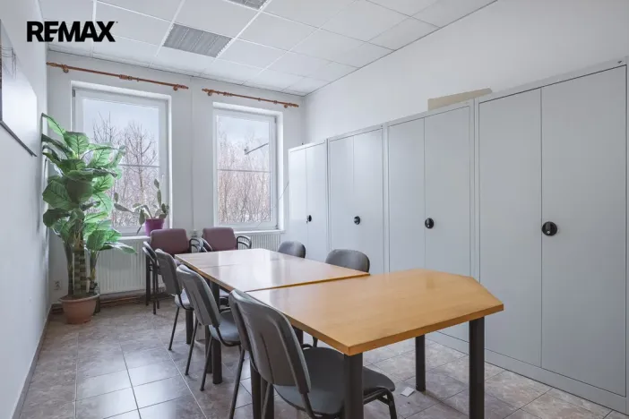 Prodej výrobních prostor, Okříšky, Za tratí, 2224 m2