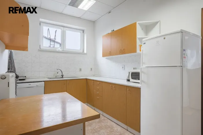 Prodej výrobních prostor, Okříšky, Za tratí, 2224 m2