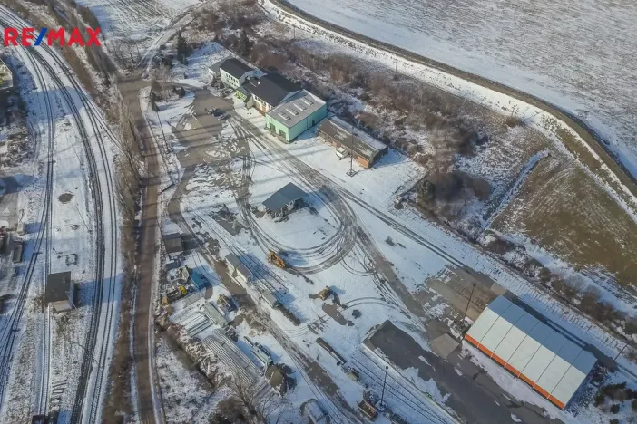 Prodej komerčního pozemku, Okříšky, Za tratí, 34555 m2