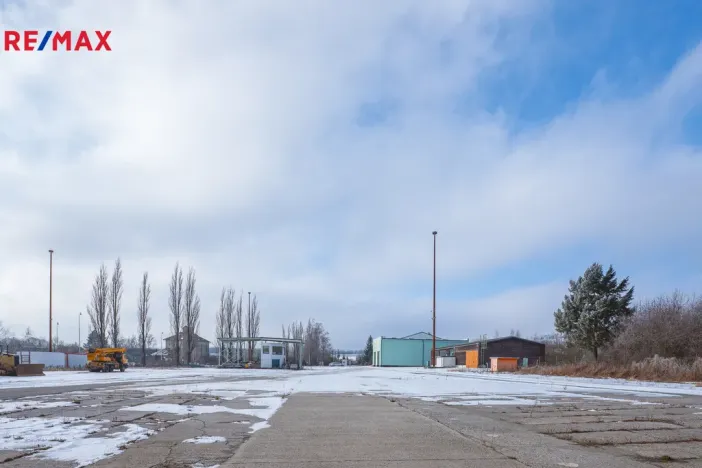 Prodej komerčního pozemku, Okříšky, Za tratí, 34555 m2