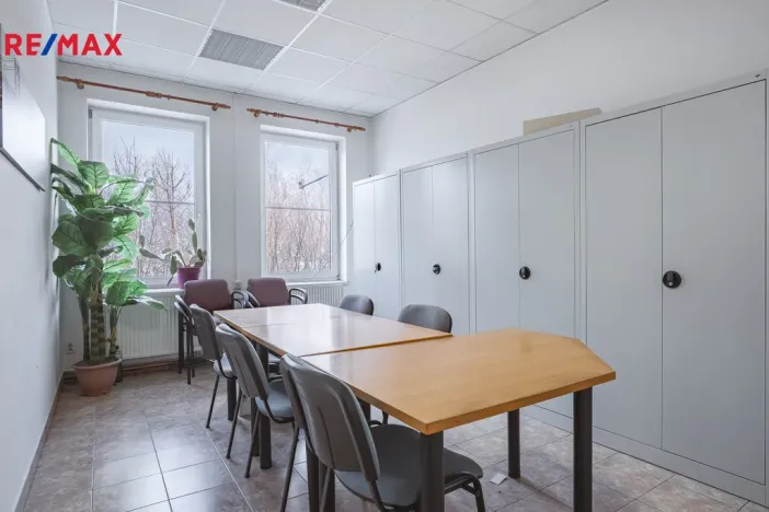 Prodej komerčního pozemku, Okříšky, Za tratí, 34555 m2