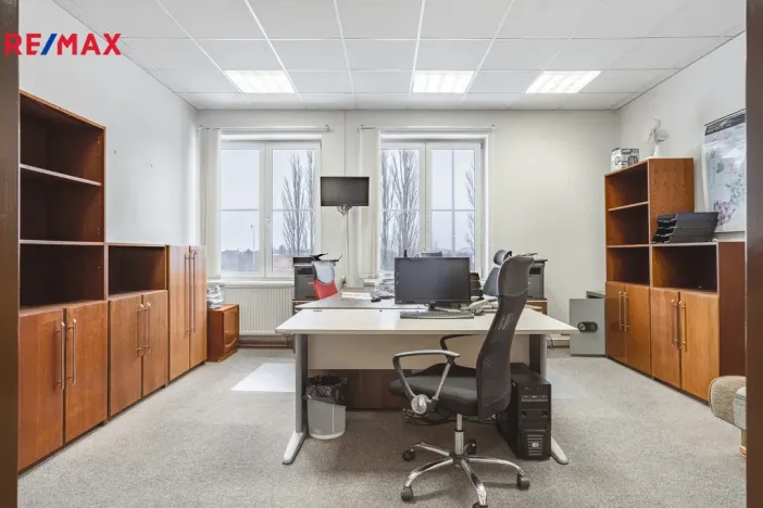 Prodej komerčního pozemku, Okříšky, Za tratí, 34555 m2