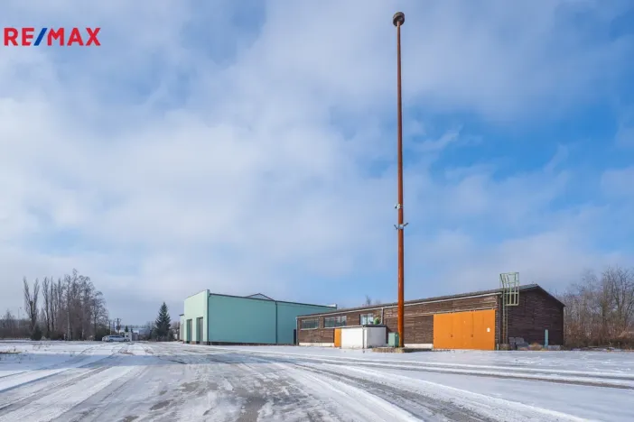 Prodej komerčního pozemku, Okříšky, Za tratí, 34555 m2