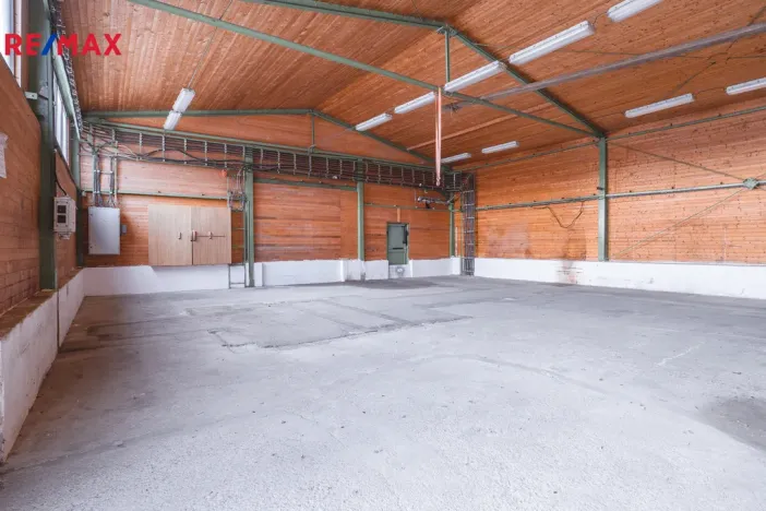 Prodej komerčního pozemku, Okříšky, Za tratí, 34555 m2