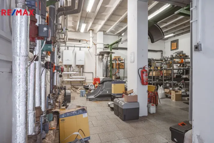 Prodej komerčního pozemku, Okříšky, Za tratí, 34555 m2