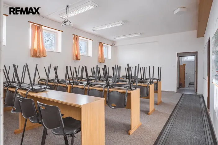 Prodej komerčního pozemku, Okříšky, Za tratí, 34555 m2