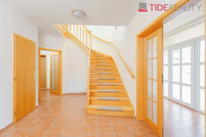 Pronájem vily, Jesenice, V Zátiší, 290 m2