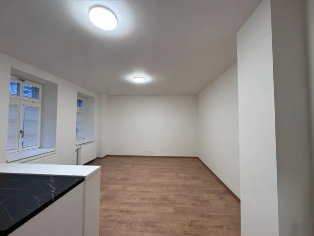 Pronájem bytu 2+kk, Praha - Břevnov, Na Petynce, 48 m2