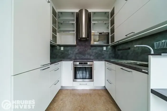 Prodej komerční nemovitosti, Adamov, Mírová, 2380 m2