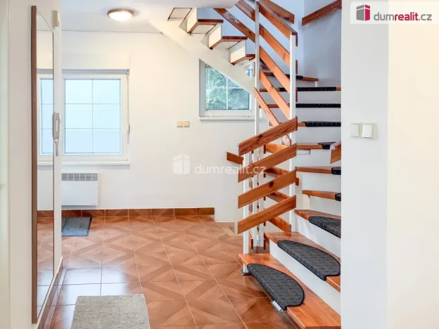 Pronájem rodinného domu, Praha - Nebušice, V březinkách, 365 m2