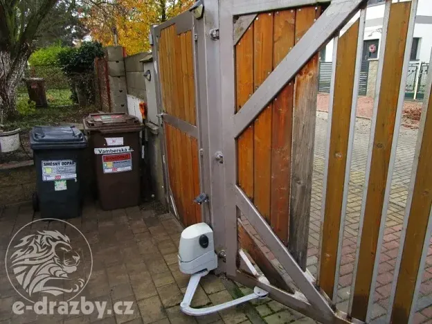 Dražba vícegeneračního domu, Praha - Letňany, Vamberská, 246 m2